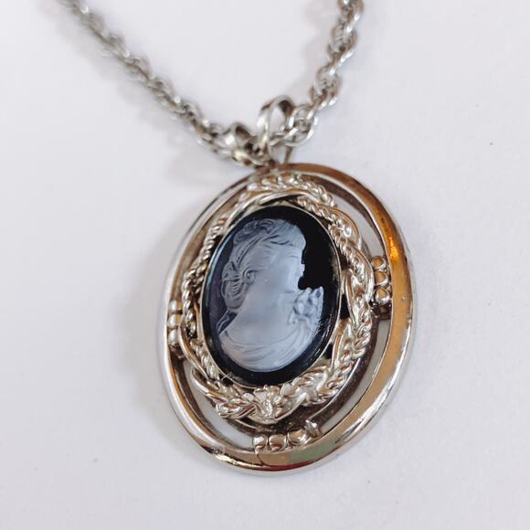 Mid Century Glass Cameo Pendant Necklace, VTG Silver Tone 70s Victorian Revival - Picture 3 of 13